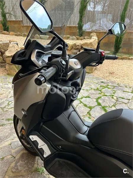 Yamaha XMAX 400 – Vista 3
