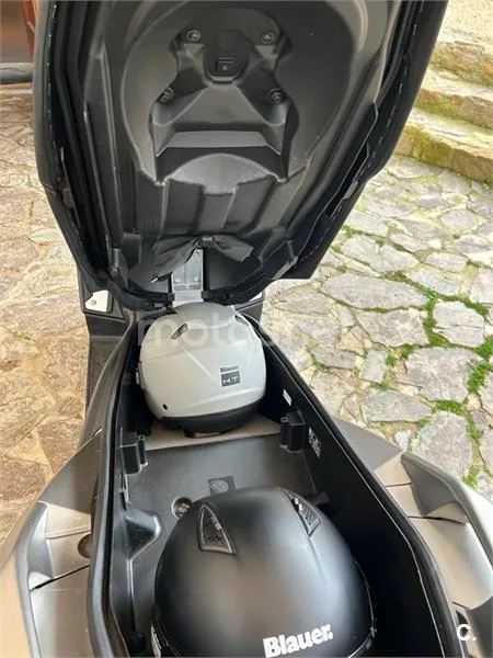 Yamaha XMAX 400 – Vista 7