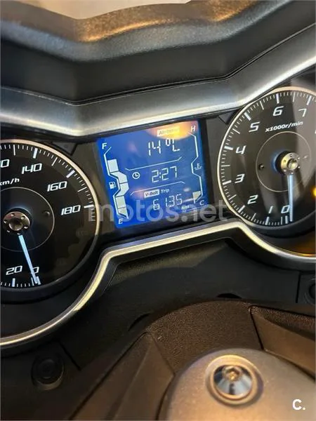 Yamaha XMAX 400 – Vista 8