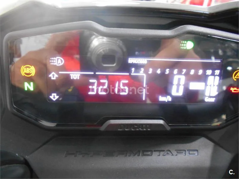 Ducati Hypermotard 698 Mono – Vista 9