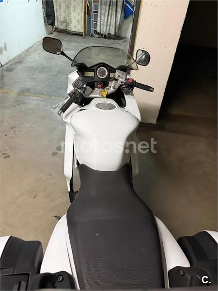 Honda VFR 800 FI – Vista 3