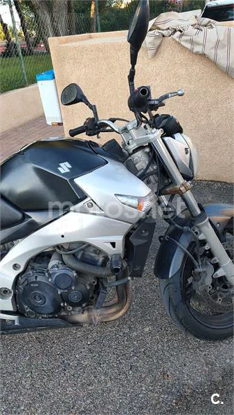 Suzuki GSR 600 – Vista 3