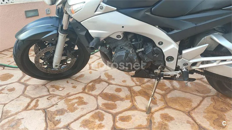 Suzuki GSR 600 – Vista 6