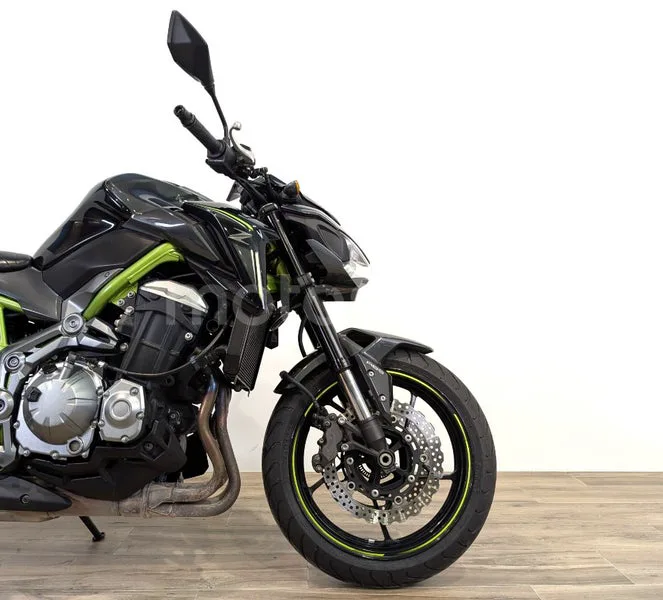 Kawasaki Z900 – Vista 4