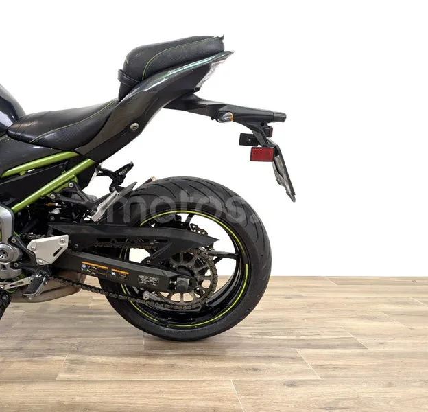 Kawasaki Z900 – Vista 9