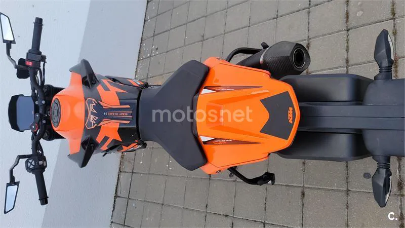 KTM 890 – Vista 10