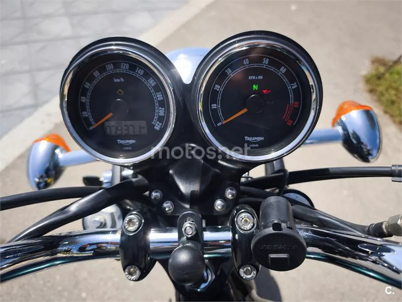 Triumph Bonneville T100 – Vista 9