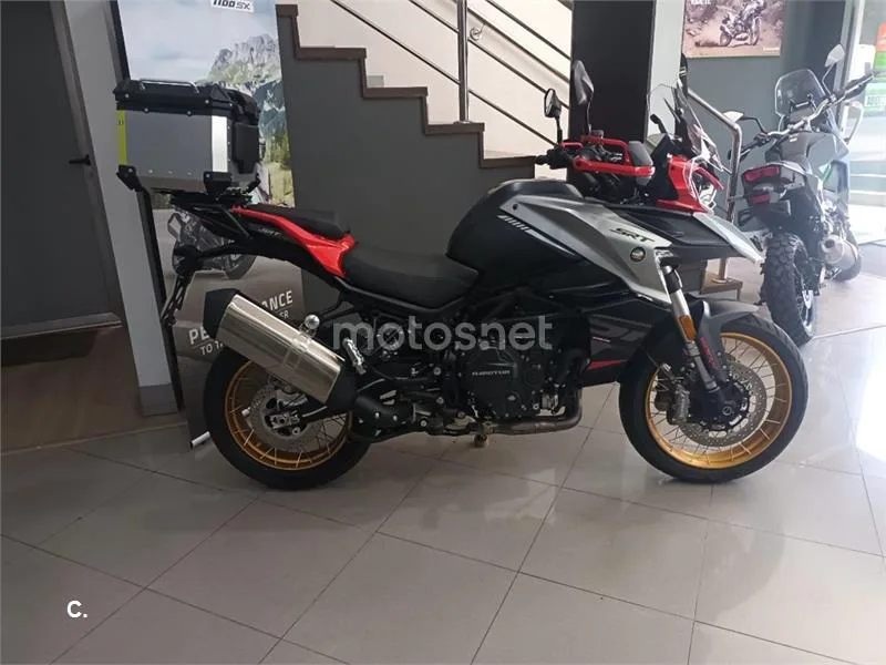 QJ Motor SRT 900 SX – Vista 3