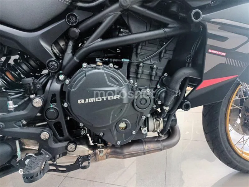 QJ Motor SRT 900 SX – Vista 6