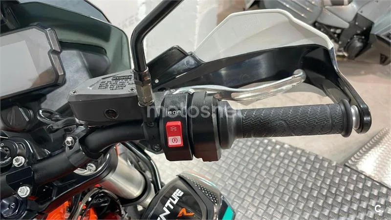 KTM 890 – Vista 11