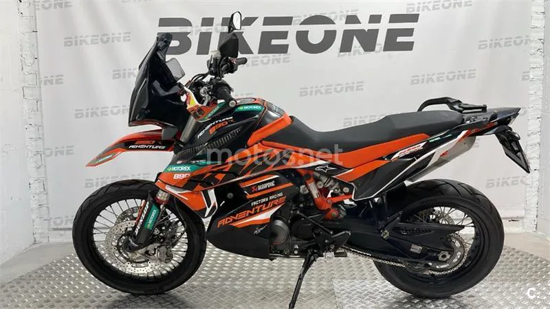 KTM 890 – Vista 4