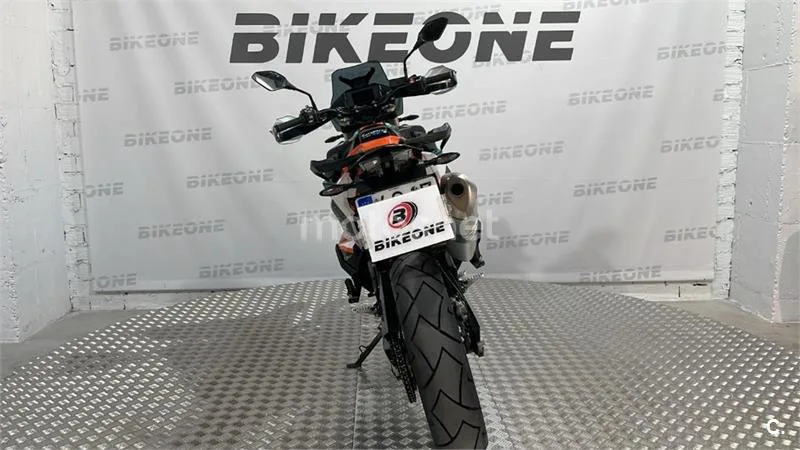KTM 890 – Vista 6