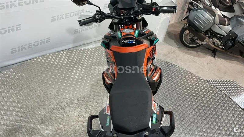 KTM 890 – Vista 7