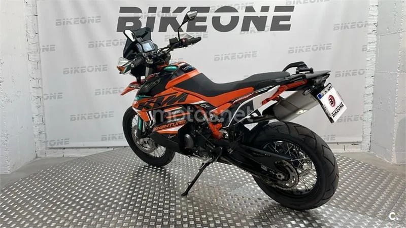 KTM 890 – Vista 8