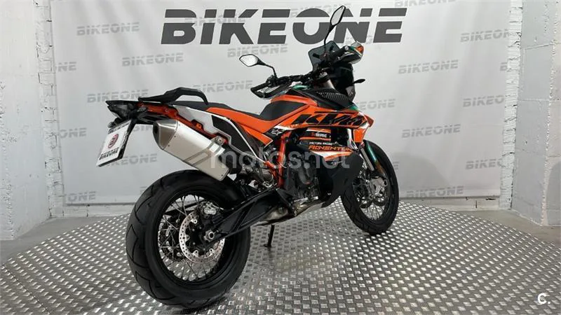 KTM 890 – Vista 9
