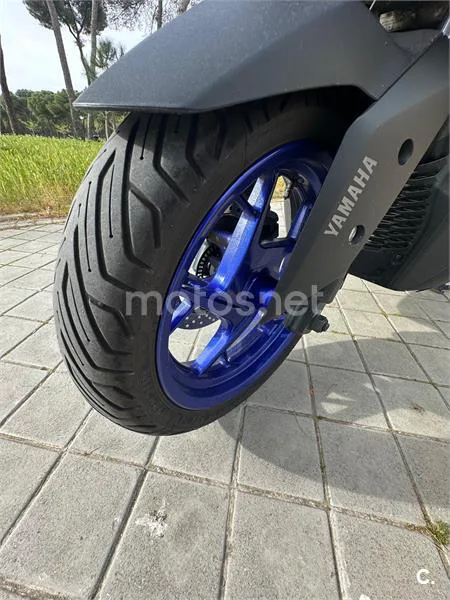 Yamaha XMAX 300 – Vista 12