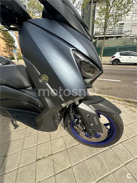 Yamaha XMAX 300 – Vista 10