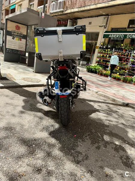 QJ Motor SRT 900 SX – Vista 3