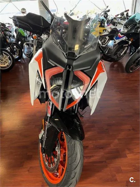 KTM 1290 Super Duke GT – Vista 3