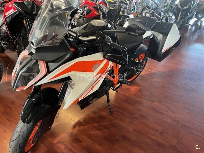 KTM 1290 Super Duke GT – Vista 4
