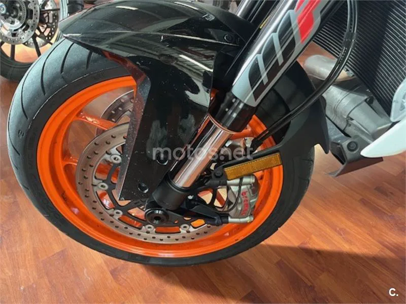 KTM 1290 Super Duke GT – Vista 6