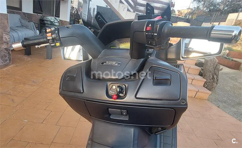 Suzuki Burgman 650 Executive – Vista 12