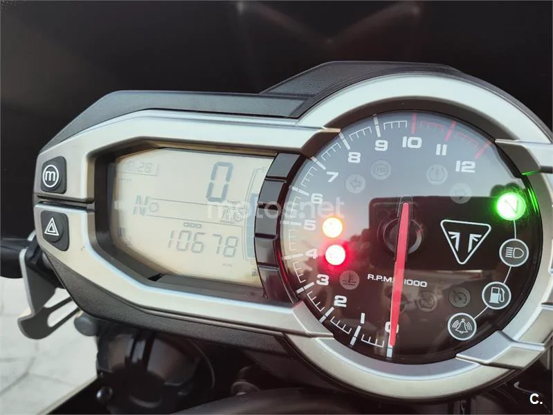 Triumph Tiger 800 XR – Vista 4
