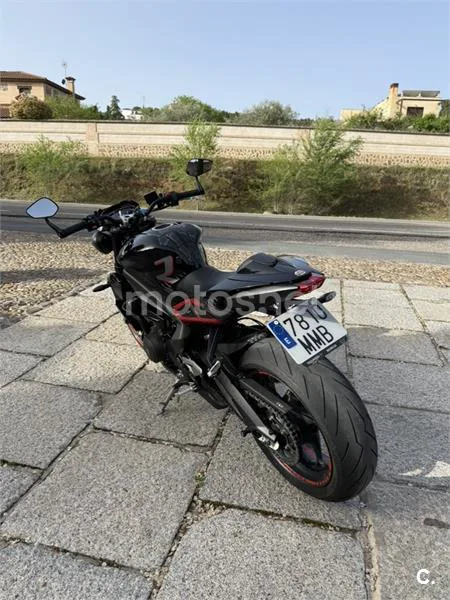 Triumph Street Triple 765 – Vista 8