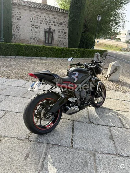 Triumph Street Triple 765 – Vista 9