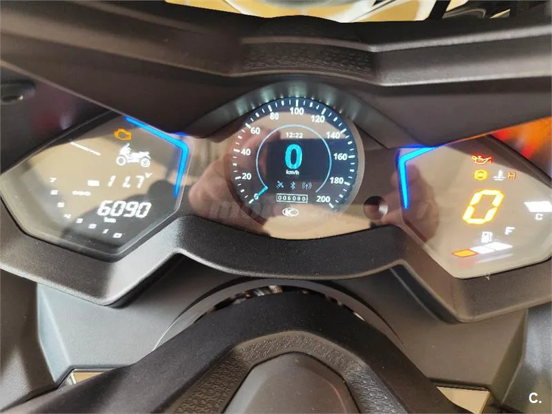 Kymco AK 550 – Vista 7