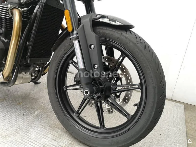 Triumph Speed Twin 900 – Vista 11