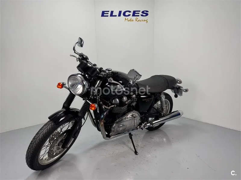 Triumph Thruxton EFI – Vista 12