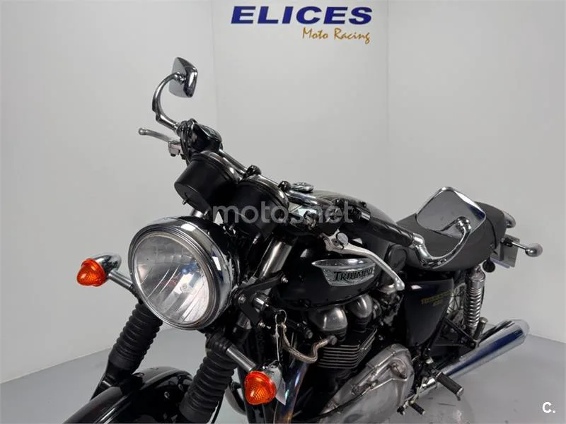 Triumph Thruxton EFI – Vista 13