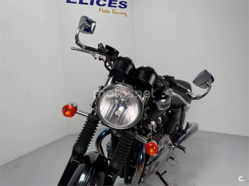 Triumph Thruxton EFI – Vista 18
