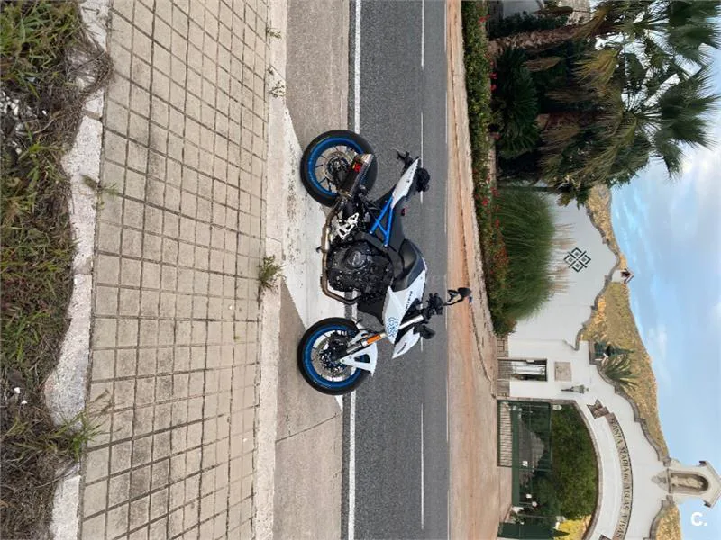 Suzuki GSX-8S – Vista 2