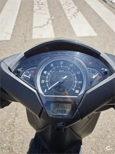 Honda SH125i – Vista 4