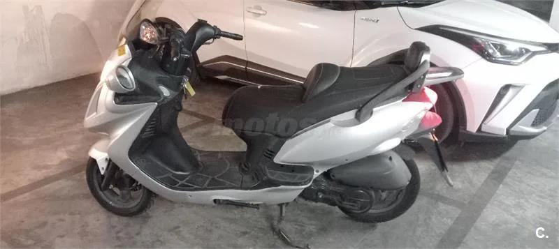 Kymco Super Dink 125 – Vista 3