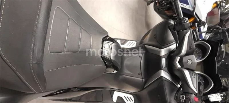 Yamaha TMAX – Vista 4