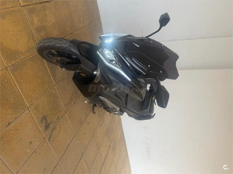 Kymco AK 550 – Vista 2