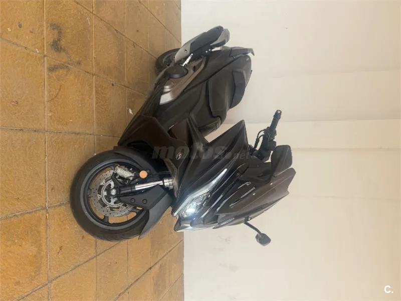 Kymco AK 550 – Vista 3