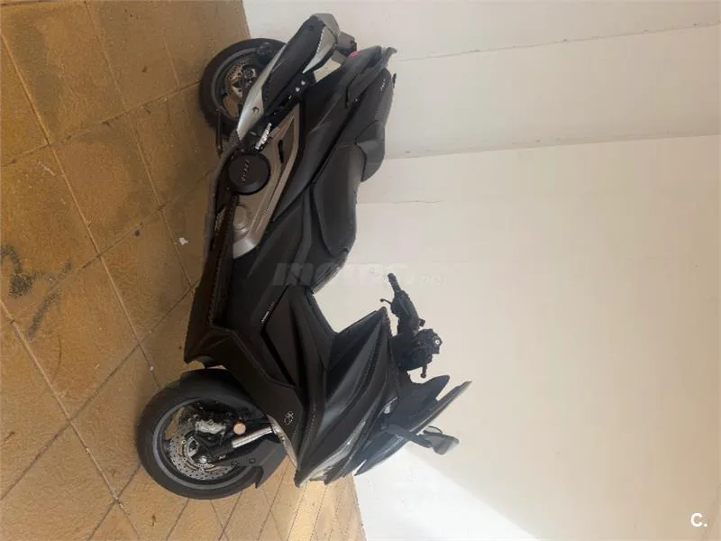 Kymco AK 550 – Vista 4
