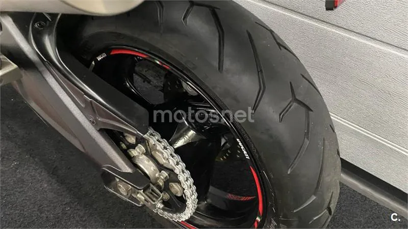 Ducati Monster 696 – Vista 18