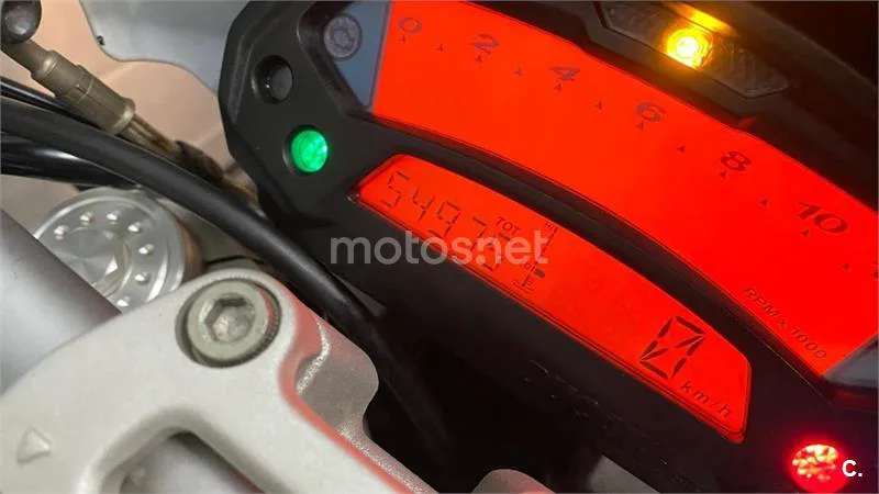 Ducati Monster 696 – Vista 3