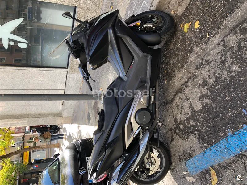 Kymco AK 550 – Vista 2
