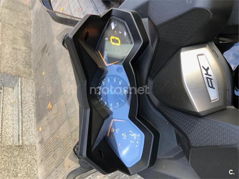 Kymco AK 550 – Vista 3