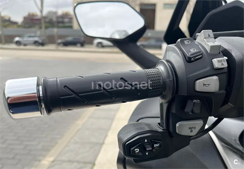 Honda Forza 350 – Vista 10