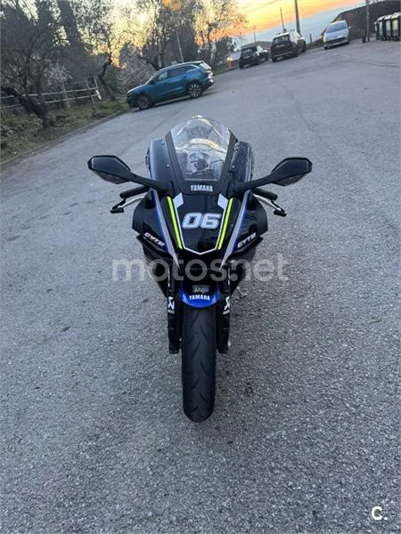 Yamaha R1 – Vista 2