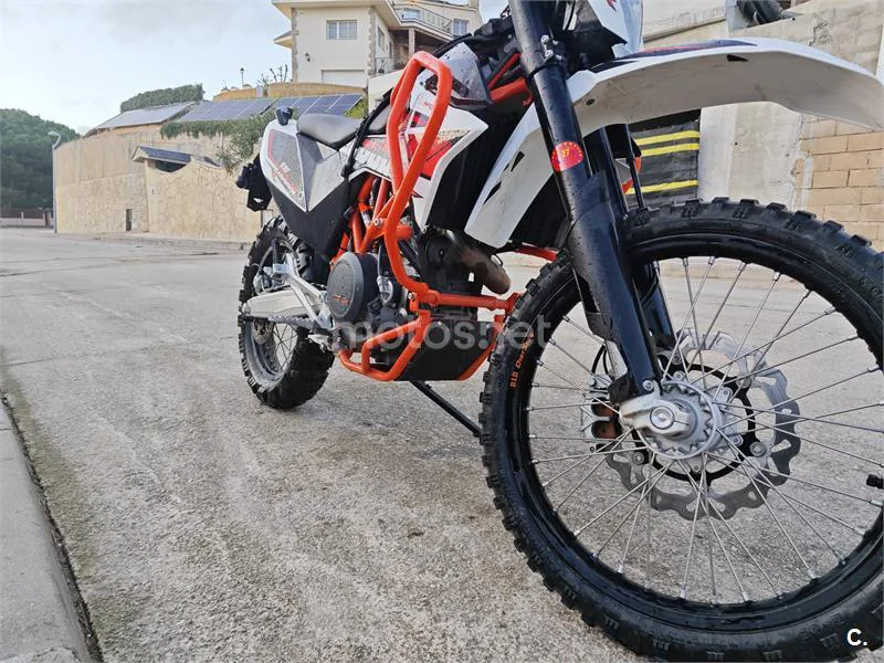 KTM 690 Enduro R – Vista 3