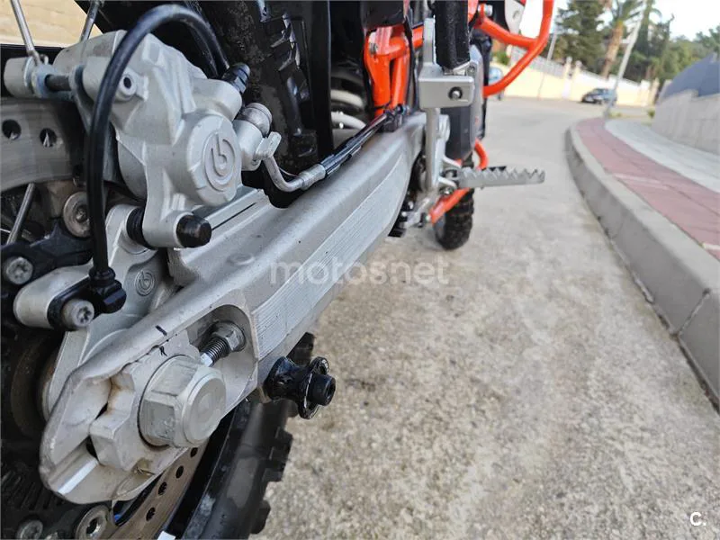 KTM 690 Enduro R – Vista 4