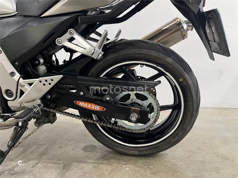 Kawasaki Z750 – Vista 13